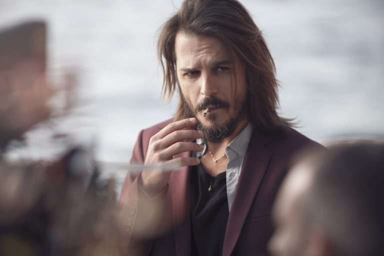 Mehmet Günsür’ün yeni İtalyan dizisi yayına girdi !!